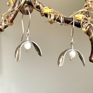 Mistletoe Christmas Drop Earrings - Frocks in Swing time