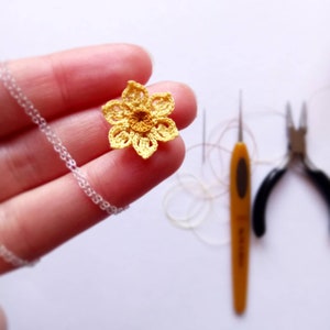 Daffodil crochet pendant, yellow daffodil necklace, Springtime floral necklace, cotton lace accessories, thank you gift, gifts for mum