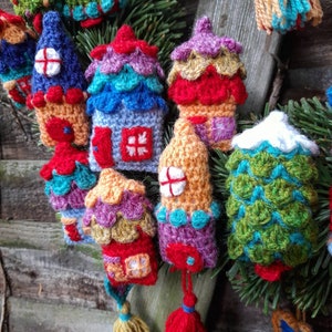 Crochet house tree pattern, fairy house crochet pattern, Christmas crochet wreath pattern, Christmas tree crochet pattern, PDF download image 2