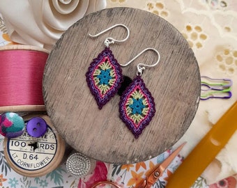 Boucles D'oreilles Pendantes Feuilles Multicolores - Crochet Métal Argenté - Neuf Sans Emballage