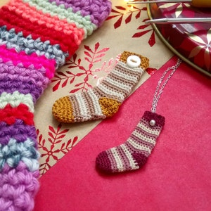 Christmas stocking crochet pattern, micro crochet pendant DIY, Christmas decoration, crochet jewellery tutorial, PDF digital download