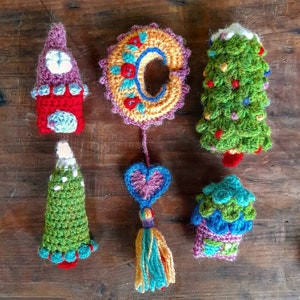 Crochet house tree pattern, fairy house crochet pattern, Christmas crochet wreath pattern, Christmas tree crochet pattern, PDF download image 6