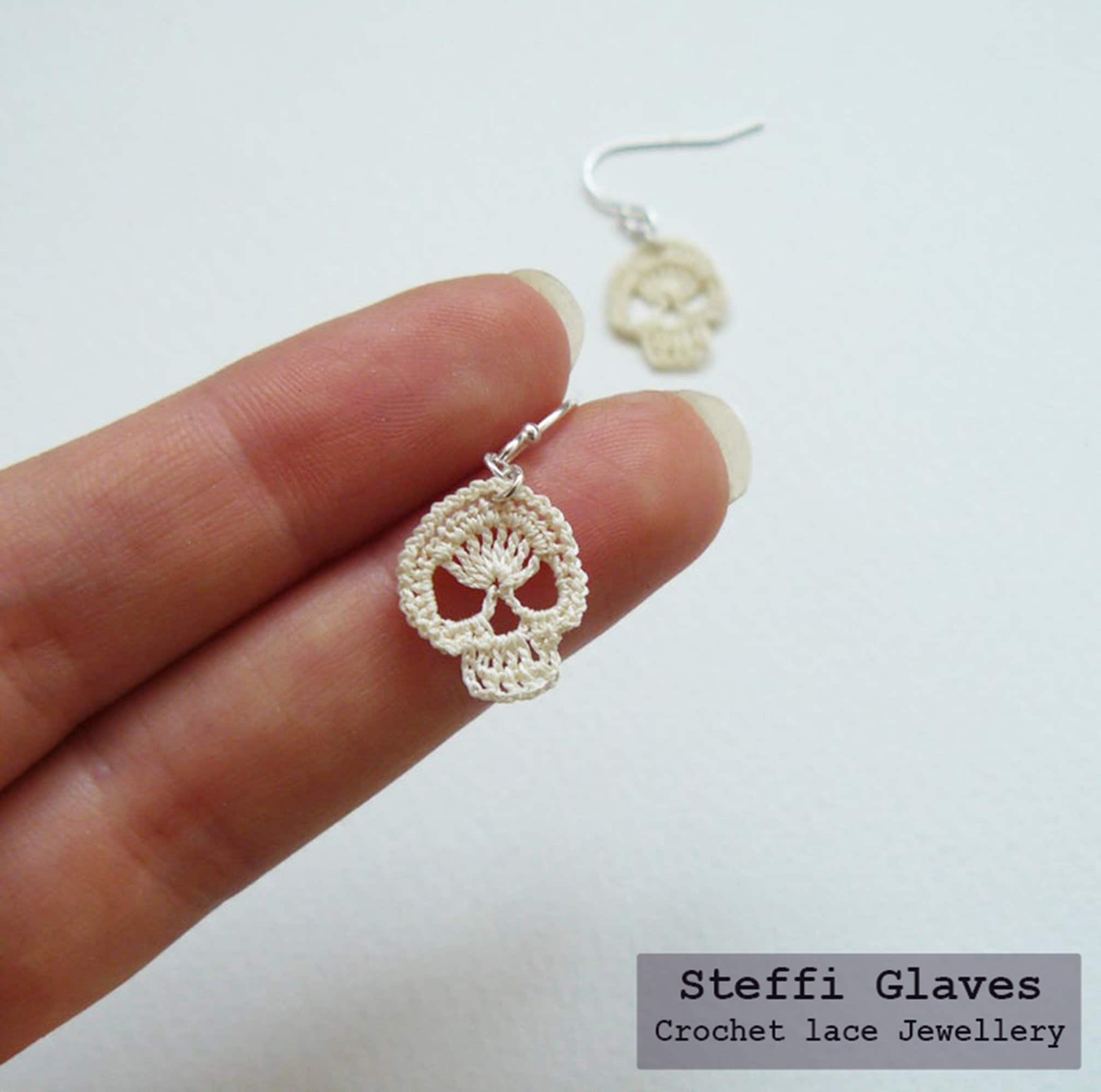 Micro Crochet Skull Earring Pattern: Tutorial