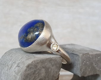 Lapis ring-big silver lapis cabochon ring-gemstone ring-cocktail ring-statement ring-yellow sapphire ring-blue ring- big cabochon ring