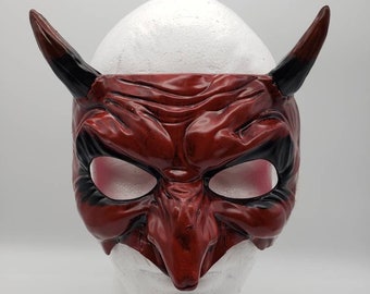 Demi-masque du Diable Rouge | Cornes courtes | Plastique dur | Costume Halloween Horreur Gothique Mascarade Mardi Gras