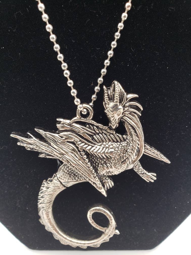Fantasy Dragon's Head Necklace with Knife & 30