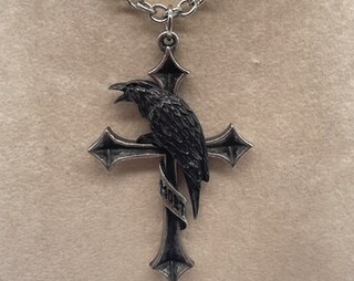 Alchemy Gothic Collana Con Ciondolo Ghigliottina E Gocce Di Sangue – Ispirata A Maria Antonietta – Peltro Anticato