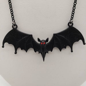 Collar de murciélago / Ojos rojos / Colgante kitsch de vampiro gótico de Halloween