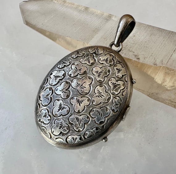 antique Victorian sterling clover locket View 4