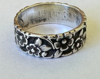 vintage  sterling forget me not band, size 4.25-ish
