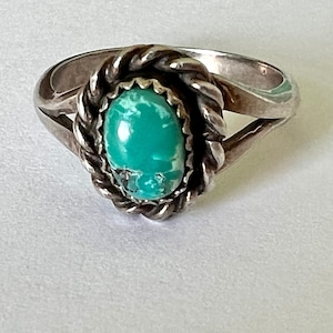 small vintage turquoise and sterling southwestern ring, size 4.5