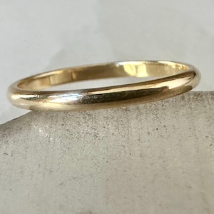 classic 14k gold band, size 6