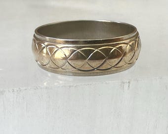 vintage two gold patterned band, size 5.75