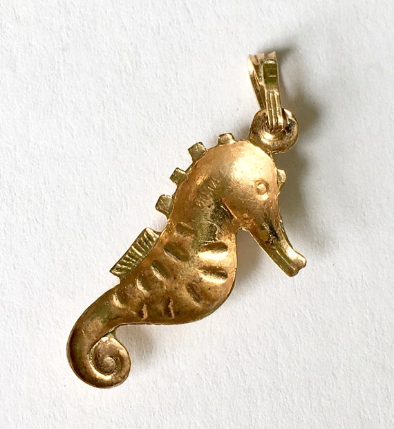 vintage 14k gold seahorse pendant - image 5