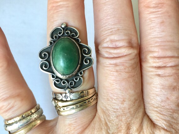 vintage Mexican sterling and green stone ring, si… - image 6