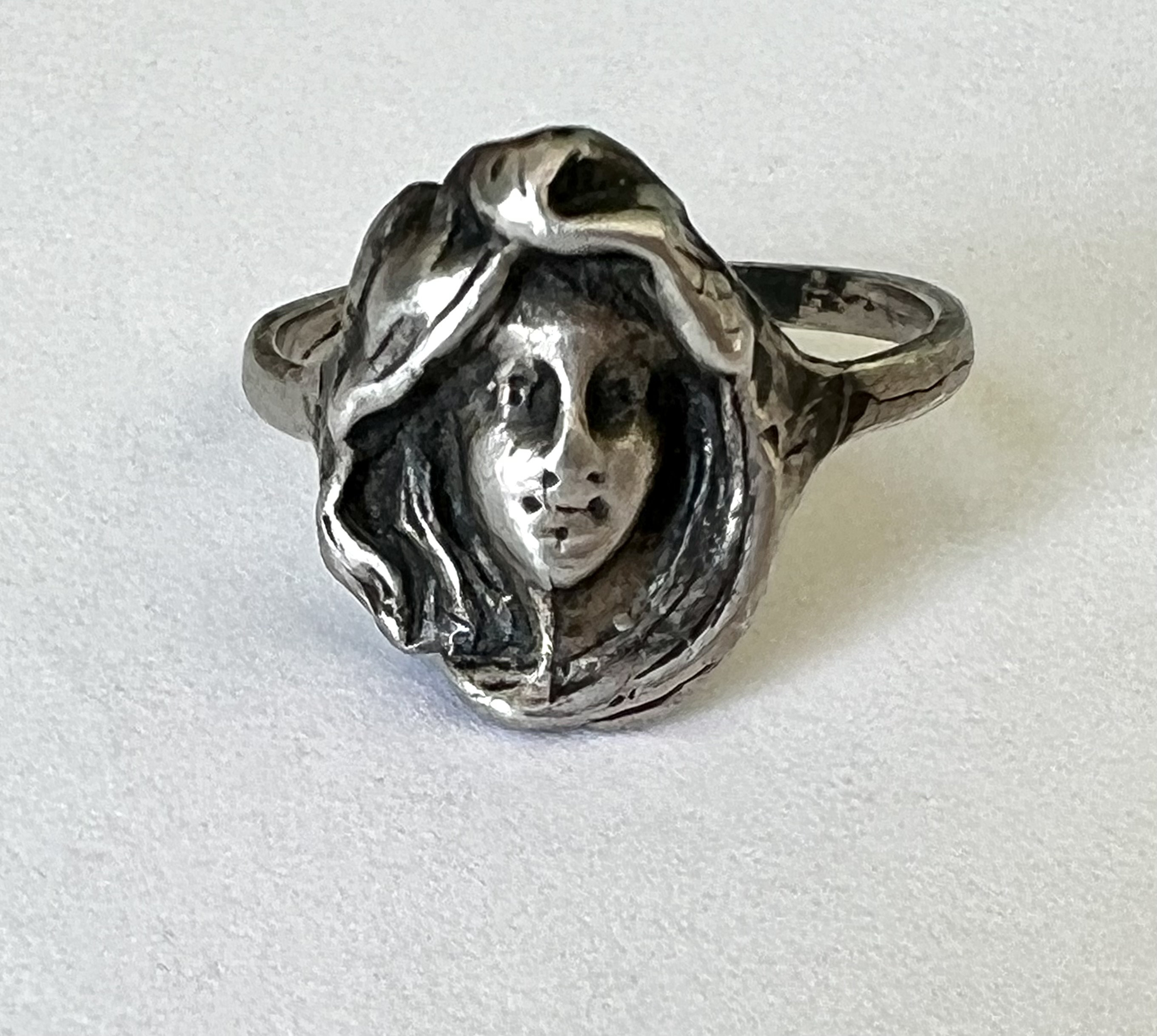 Old Vintage Girl in Hat Silver Ring 少女指輪 Old Vintage Girl in Hat Silver Ring 少女指輪 Old Vintage