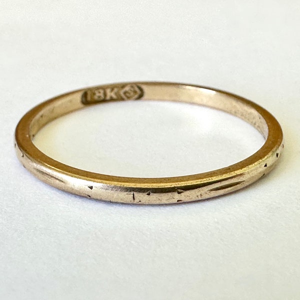 antique 18k gold slim patterned band, size 7