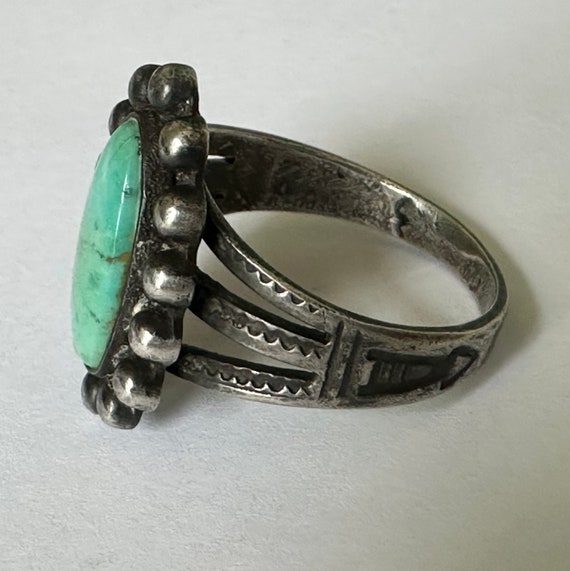 very vintage sterling and turquoise ring with arr… - image 8