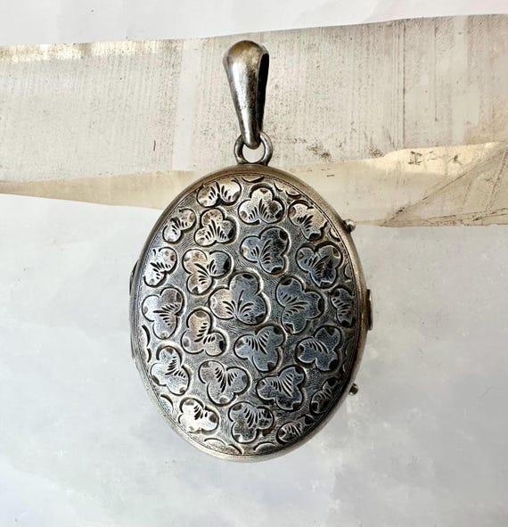 antique Victorian sterling clover locket