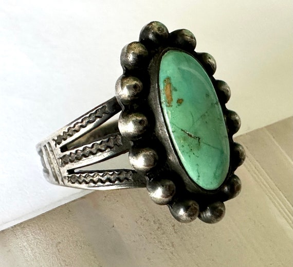 very vintage sterling and turquoise ring with arr… - image 7