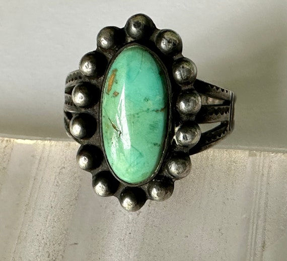 very vintage sterling and turquoise ring with arr… - image 2