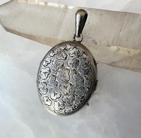 antique Victorian sterling clover locket View 3