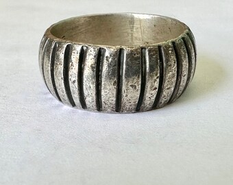 vintage Mexican sterling ribbed band, size 7.75-ish