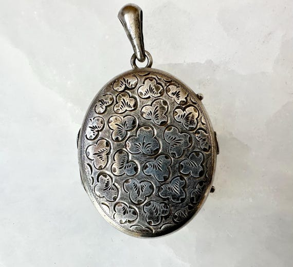 antique Victorian sterling clover locket View 2