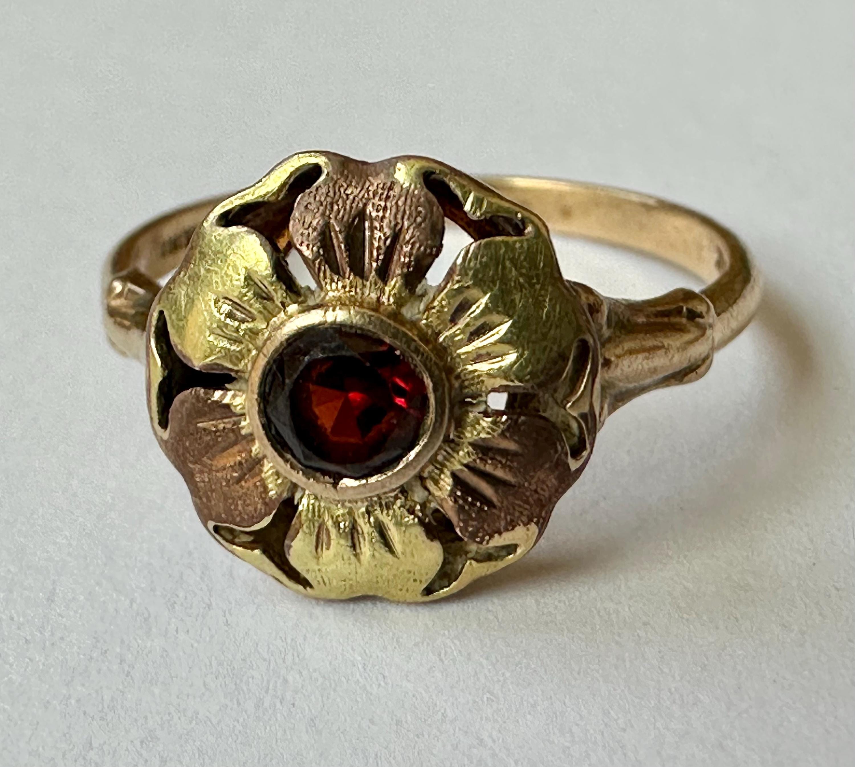 antique 10k two gold garnet flower ring, size 5.75