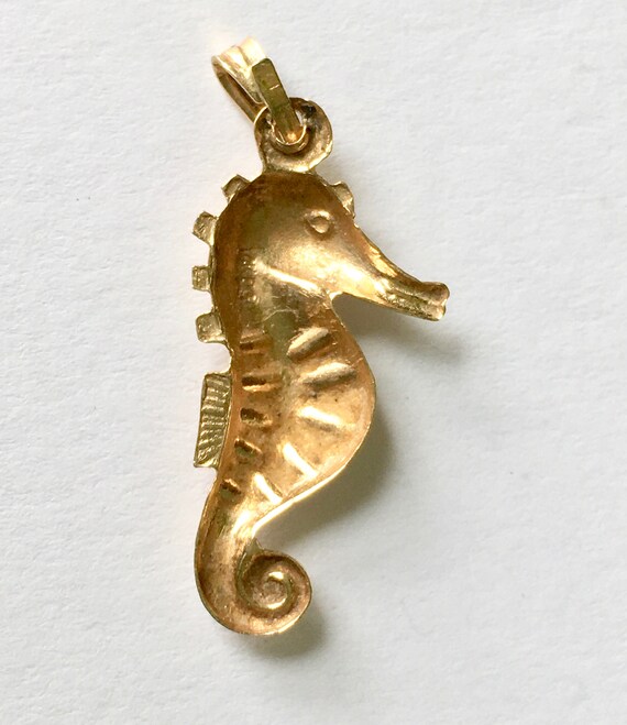 vintage 14k gold seahorse pendant - image 4