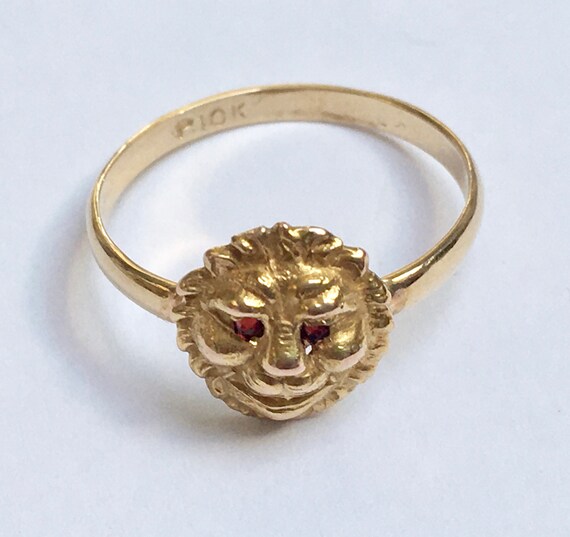 vintage 10k gold lion ring  with red eyes, size 4… - image 7