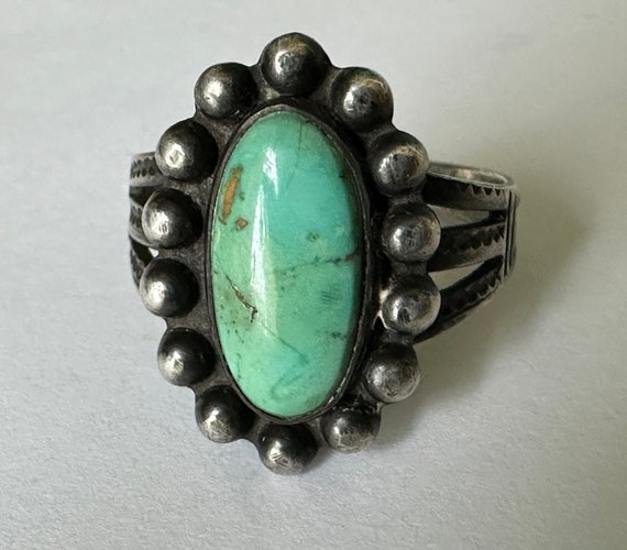 very vintage sterling and turquoise ring with arr… - image 3