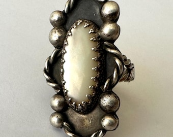 vintage artisan sterling and mother of pearl southwestern ring, size 6.25