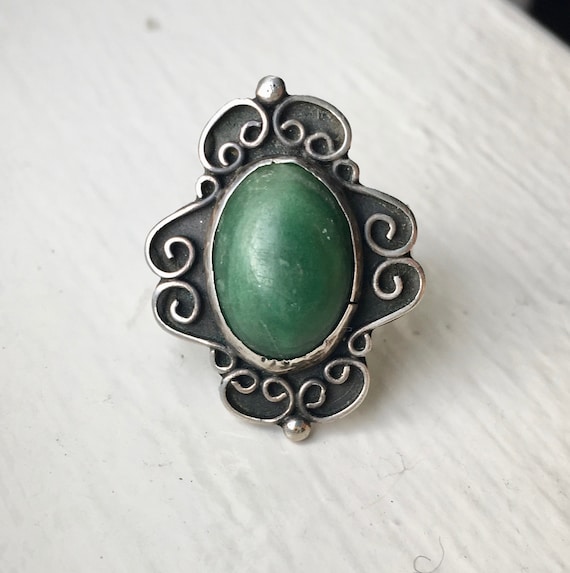 vintage Mexican sterling and green stone ring, si… - image 3