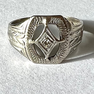 vintage 10k white gold and diamond pinky ring, size 3