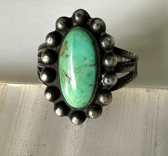 very vintage sterling and turquoise ring with arr… - image 4