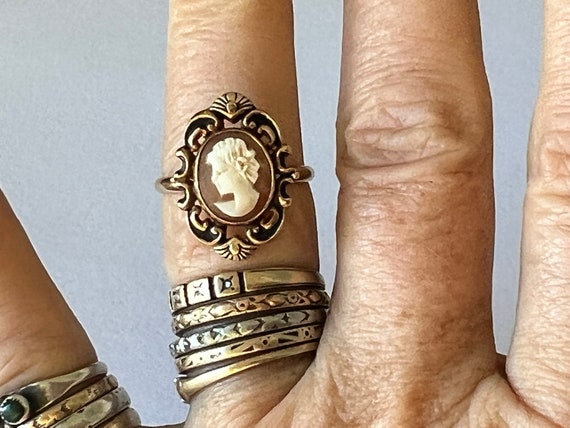 vintage 10k gold cameo ring, size 6 - image 8
