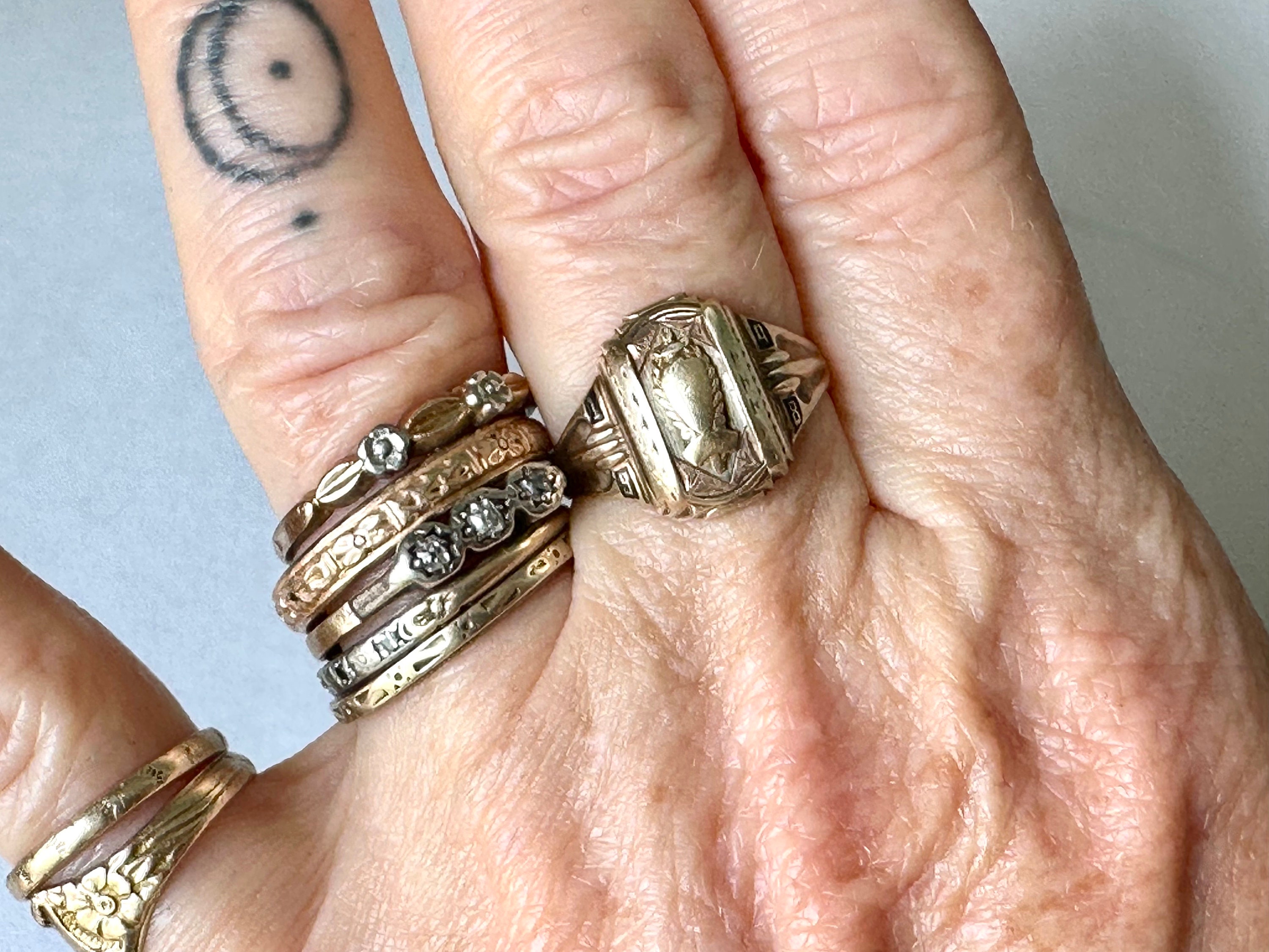 Vintage 10k Tricolor Gold 1948 Class Ring, Size 6 - Etsy Vintage 10k Tricolor Gold 1948 Class Ring, Size 6 - Etsy