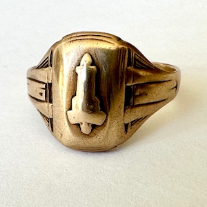 very vintage 10k gold class ring, size 8.75-9