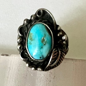 lovely vintage artisan bright turquoise southwestern ring, size 4.5
