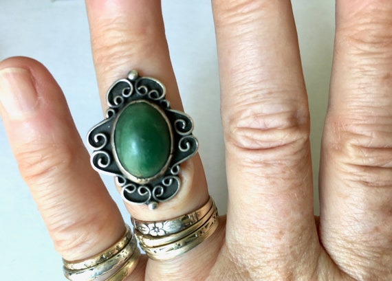 vintage Mexican sterling and green stone ring, si… - image 9