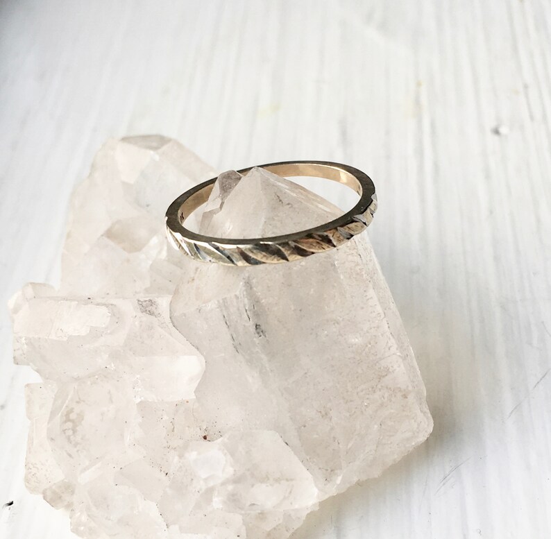 size 4.25 vintage 10k gold Winsome band