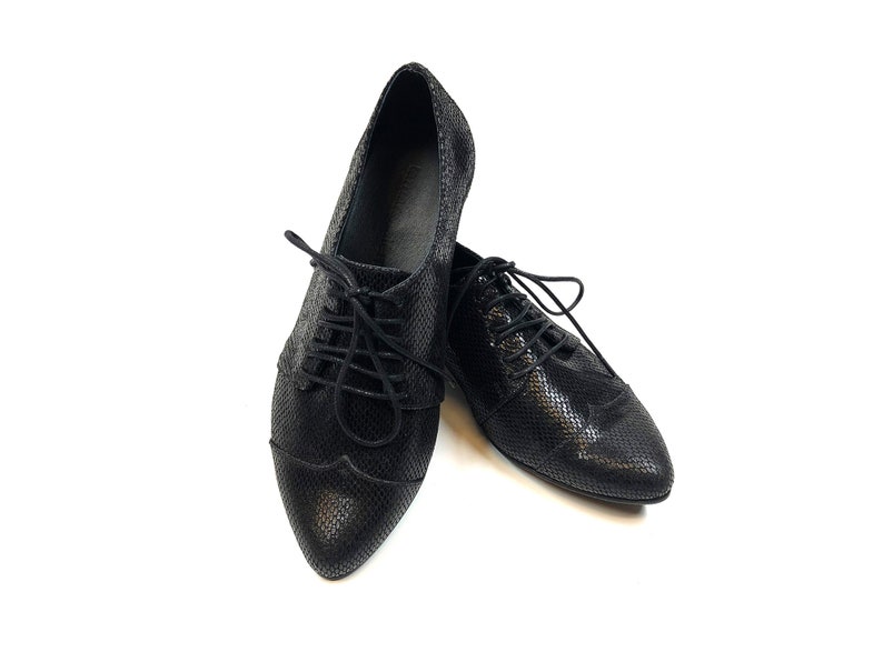pointed toe oxford shoes