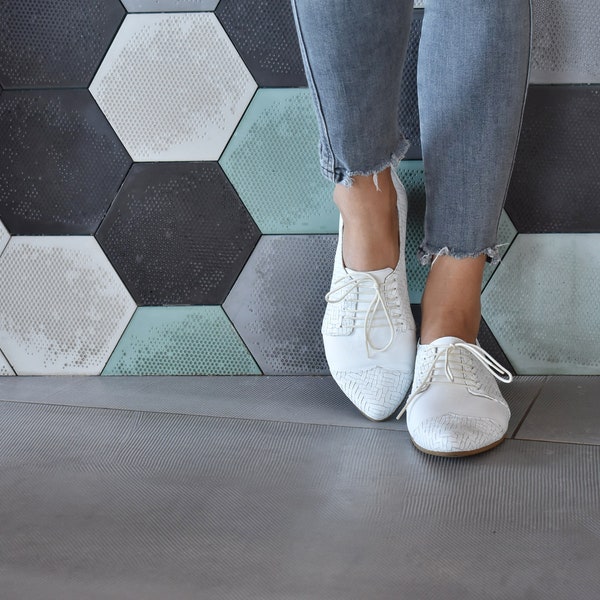 White leather oxfords, Polly jean