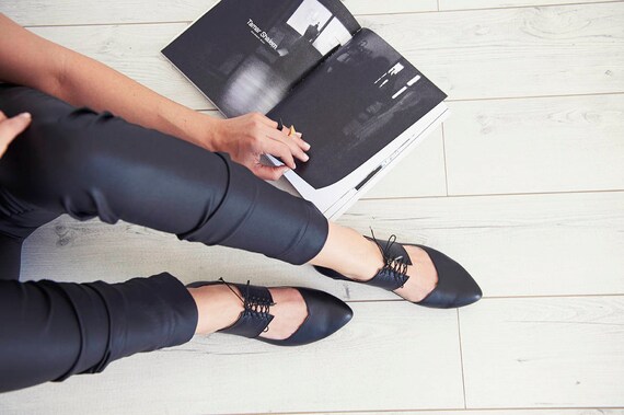Chaussures ballerine noir, Vicky, ballerines en cuir fait à la main | La Réputation D'abord
Chaussures ballerine noir, noir, noir, Vicky, ballerines en cuir fait à la main | La Réputation D'abord
c3ab13
