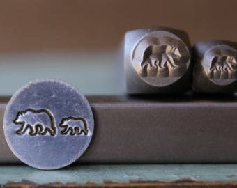 Versorgung Guy 6mm Mama und 4mm Baby Grizzly Bear Metall Design 2 Stempel Set - Metallstempel - Metallstempel und Schmuck Werkzeug - SGCH-142174