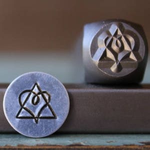 8 mm adoptiesymbool DIY sieraden maken metalen ontwerpstempel - stempelset, gereedschap, pers, machine en benodigdheden - SGCH-163