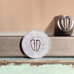 Supply Guy 5mm Deer Tracks Metal Design Stamp - Metal Stamp - Metal Stamping and Jewelry Tool - SGCH-487