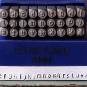 Supply Guy Juego de sellos de letras del alfabeto de metal en minúsculas con fuente Arial de 3 mm - Sellos de letras de metal - Herramienta de joyería y estampado de metal - SGAL-3