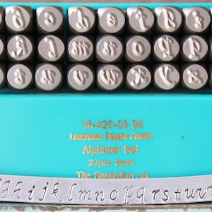 Supply Guy Juego de sellos en minúsculas con letras de fuente Corsiva elegante de 6 mm, Sello de diseño de metal, Perfecto para estampado de metal y trabajos de joyería, SGE-6L